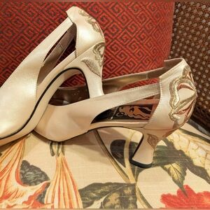 Vintage Unique And Beautiful Leyla Mitra Cream Spanish Leather Heels 8.5M